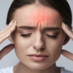 De ce femeile se confruntă cu migrene mai des decât bărbații?