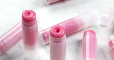 Atenție! Balsamul de buze nu este atât de benefic pe cât ar părea