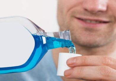 Apa de gură poate distruge unele bacterii benefice din cavitatea bucală