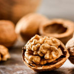 Consumul de nuci este benefic pentru persoanele care suferă de diabet zaharat de tip II