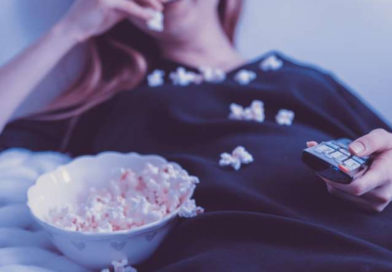 Petreci mult timp în fața televizorului? Iată cât poate fi de dăunător pentru sănătate