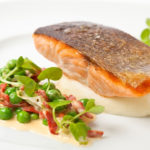 Știai câte efecte benefice pentru organism poate avea consumul de somon?