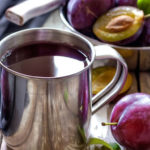 Efectele benefice ale sucului de prune asupra constipației